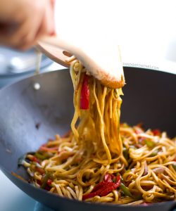 Wok de noodles con verduras